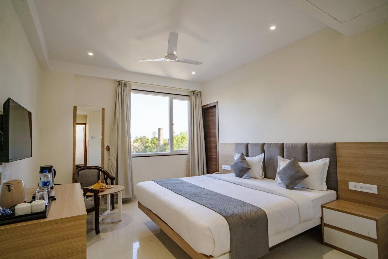 The Mangal View Residency - A Luxury Boutique Business Hotel Удайпур Екстериор снимка