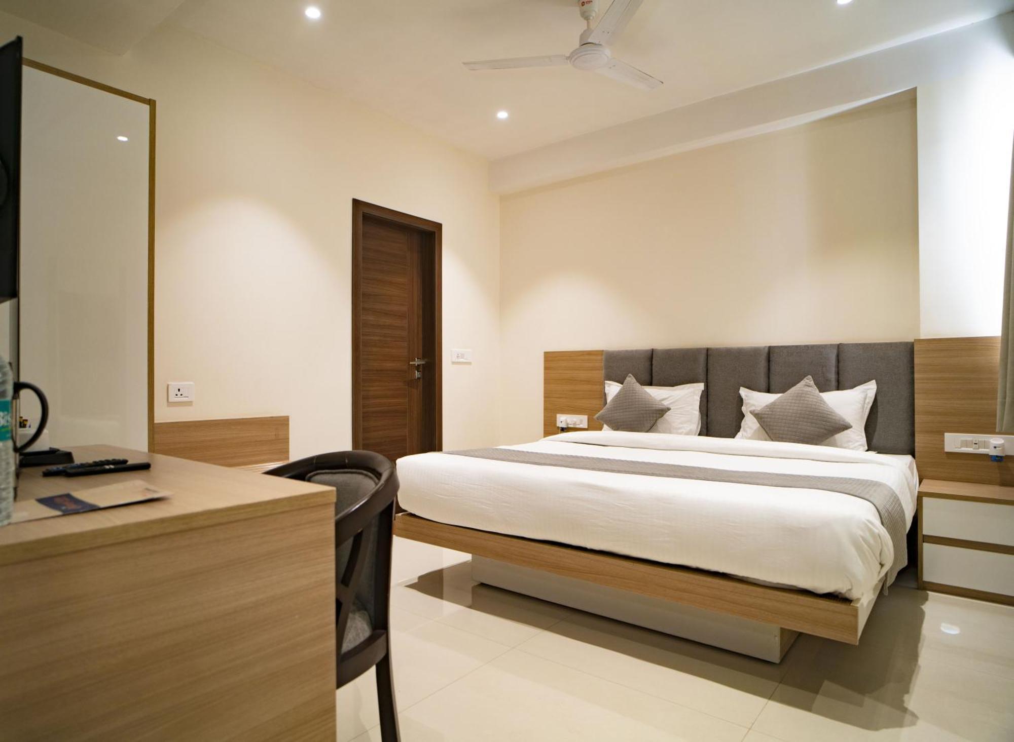The Mangal View Residency - A Luxury Boutique Business Hotel Удайпур Екстериор снимка