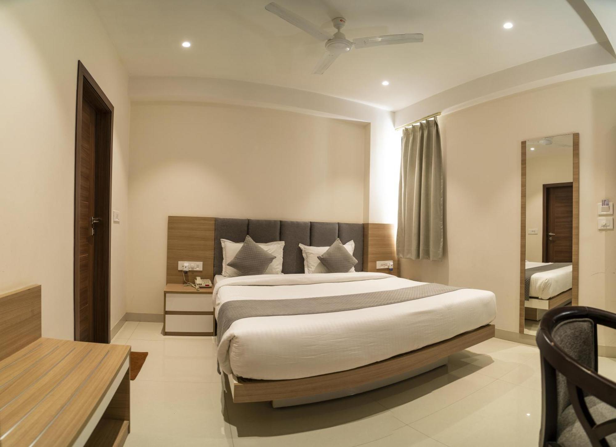 The Mangal View Residency - A Luxury Boutique Business Hotel Удайпур Екстериор снимка