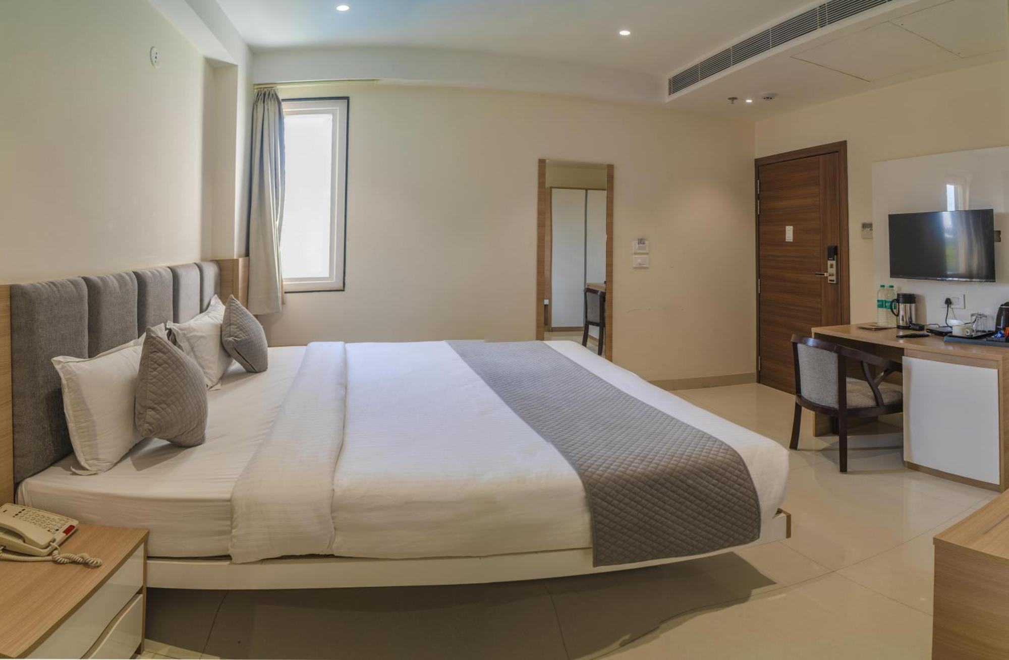 The Mangal View Residency - A Luxury Boutique Business Hotel Удайпур Екстериор снимка